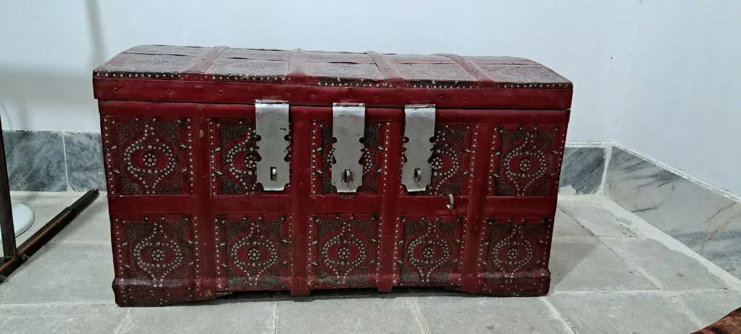 صندوقچه|کلکسیون اشیاء عتیقه|تربت جام, جامی|دیوار