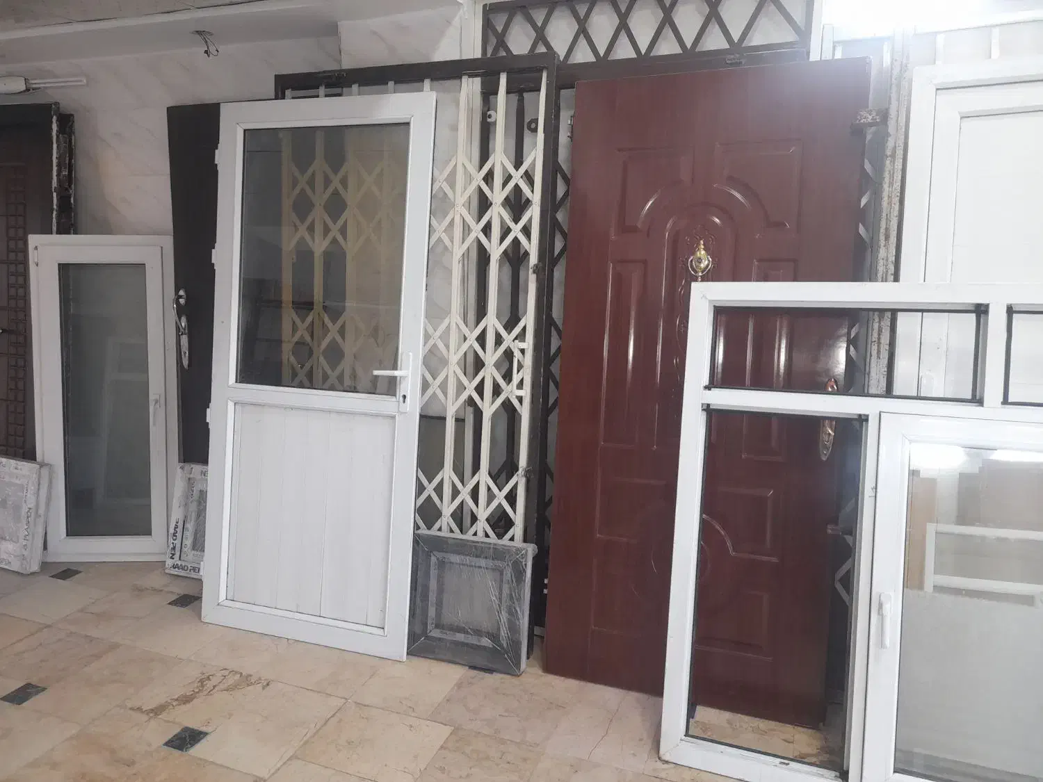 فروش درب وپنجرهای دست دوم دوجداره|مصالح و تجهیزات ساختمان|فرمهین, |دیوار