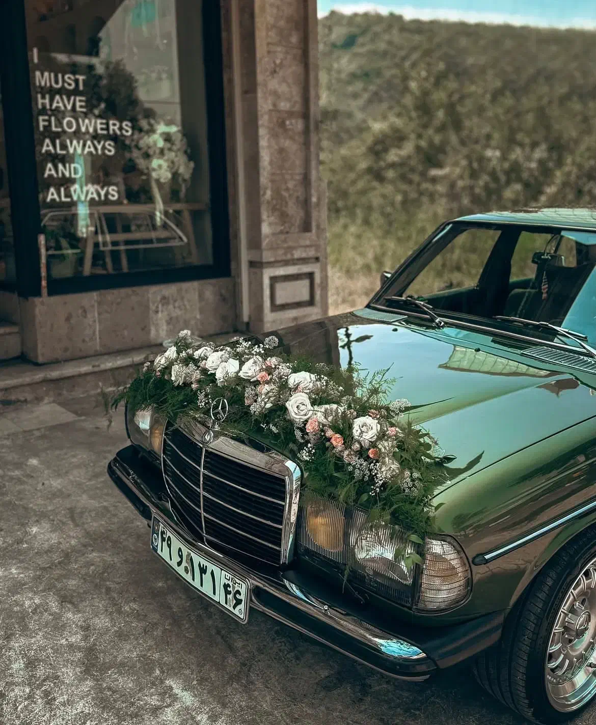 خدمات دیزاین ماشین عروس و دسته گل عروس|گل مصنوعی|میبد, |دیوار