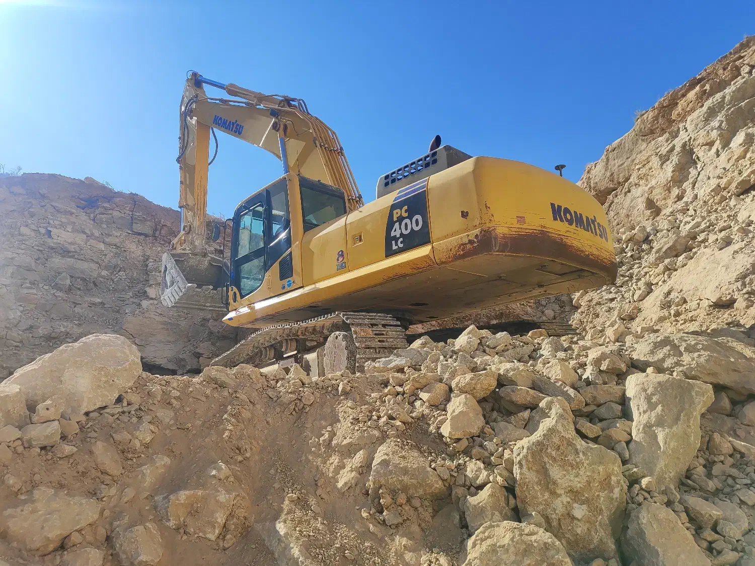 فروش بیل مکانیکی کوماتسو خط 8 R|خودرو سنگین|شیراز, میانرود|دیوار