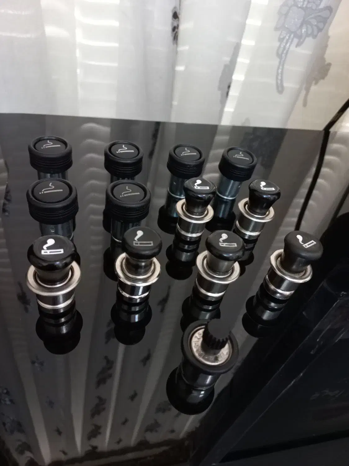 حراج تعدادی مثلث خطر/فندک/آنتن/فابریک انواع خودرو|حراج|شیراز, شهرک سراج‎|دیوار