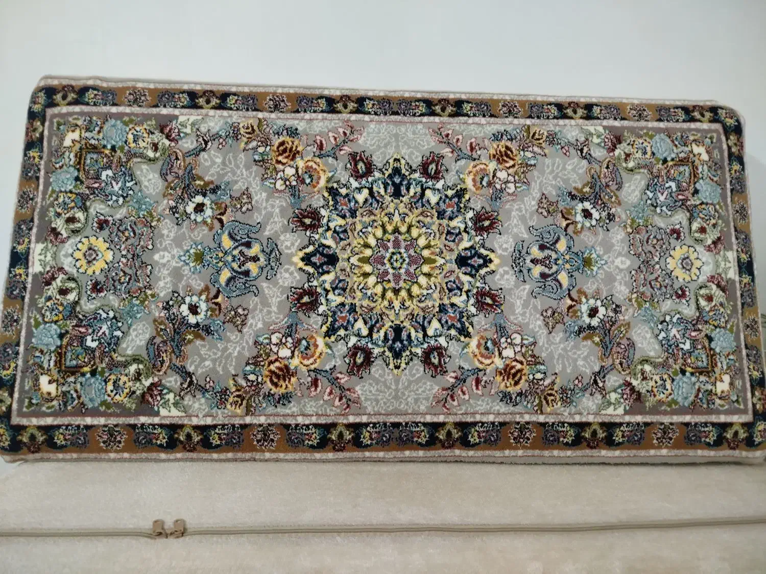 دو تخته فرش  ۷۰۰شانه نو  ،دو عدد پشتی هم رنگ فرش|فرش|نهاوند, |دیوار