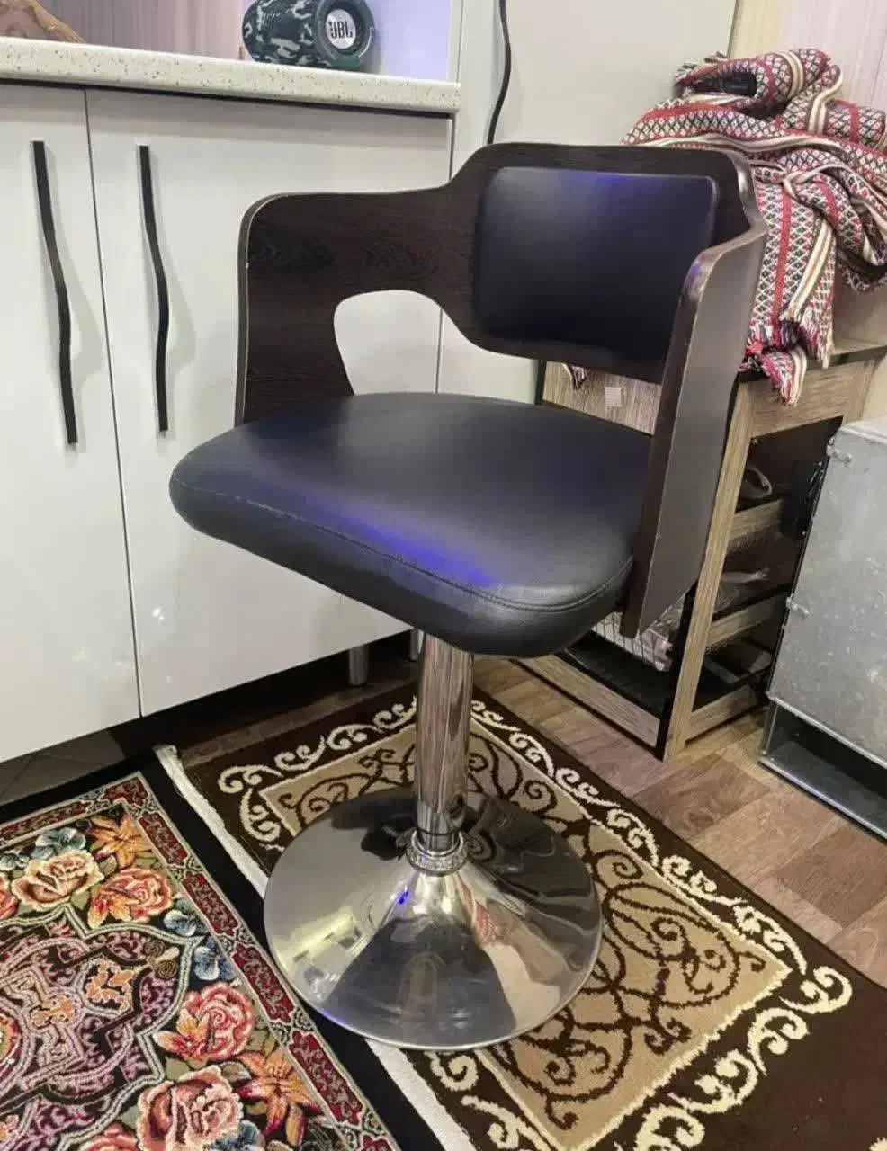 صندلی اشپزخانه|صندلی و نیمکت|ری, صفاییه (چشمه علی)|دیوار