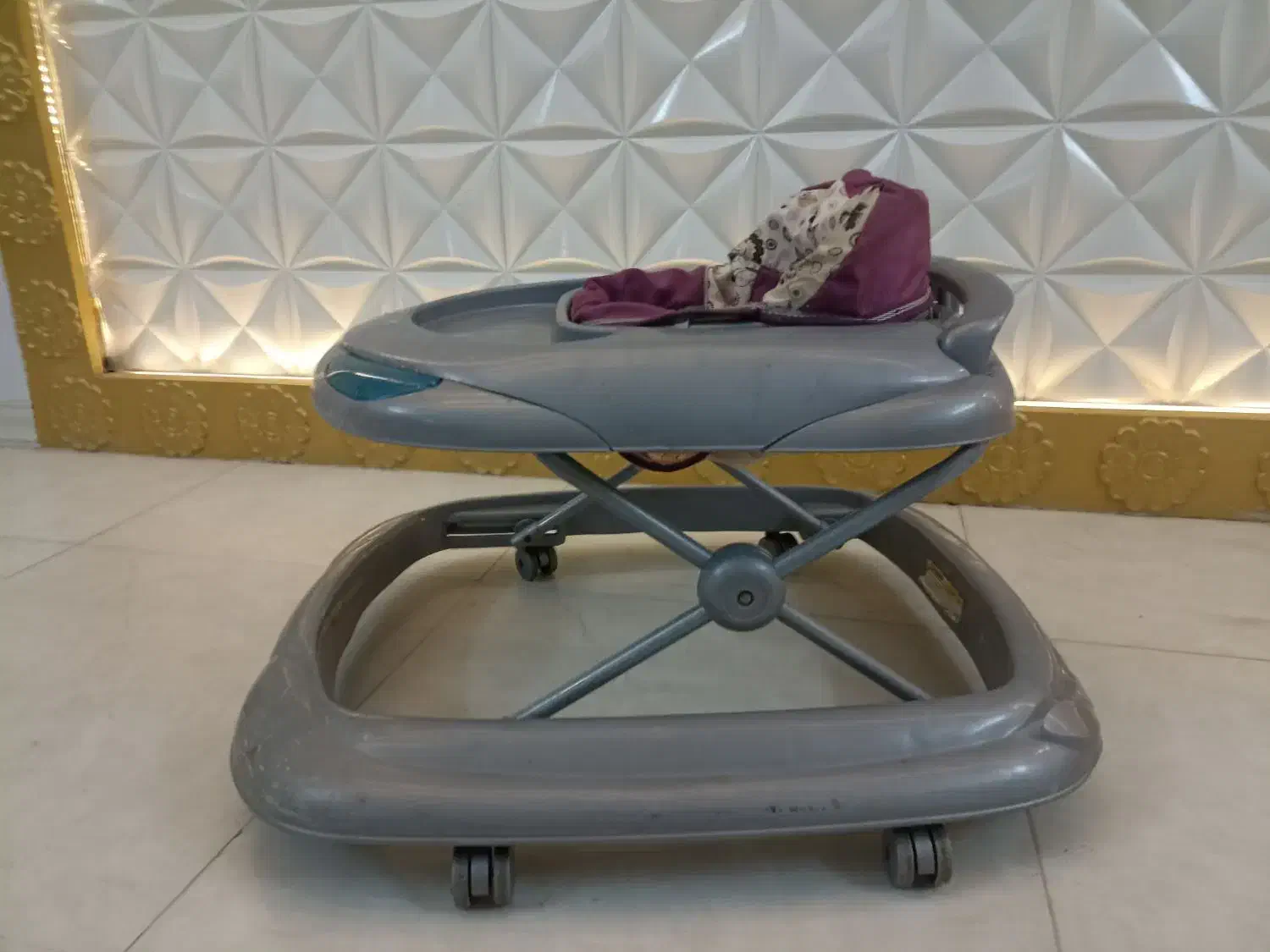 روروک|کالسکه و لوازم جانبی|قنوات, |دیوار