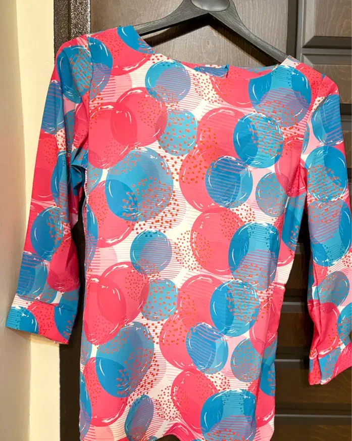 لباس/ شومیز|لباس|ساری, |دیوار