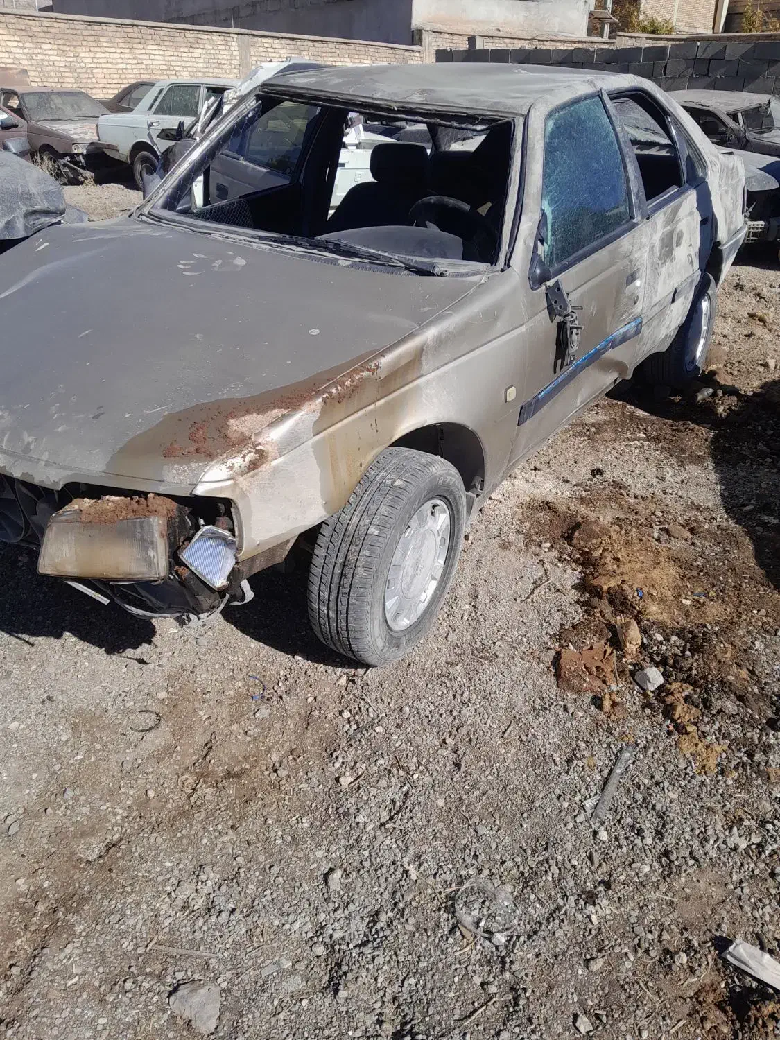 ماشین تصادفی|خودرو سواری و وانت|لردگان, |دیوار