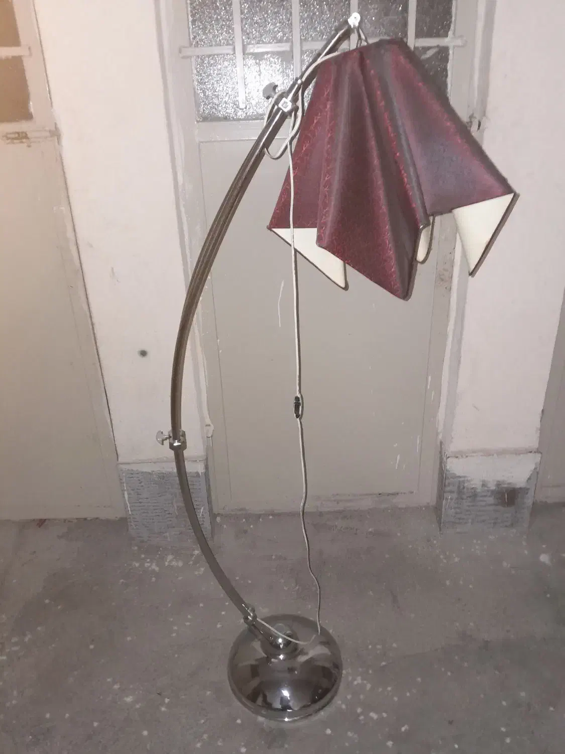 آباژور ایستاده شیک300 کمد بوفه آینه ای جادار300|چراغ خواب و آباژور|کرمانشاه, |دیوار