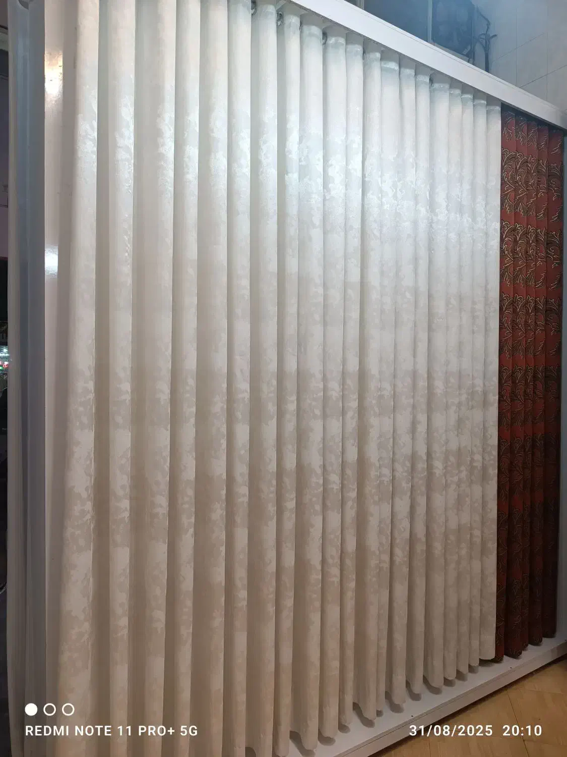 دوخت و نصب انواع پرده های ایرانی و خارجی|خدمات پیشه و مهارت|نیشابور, شهرک قدس|دیوار