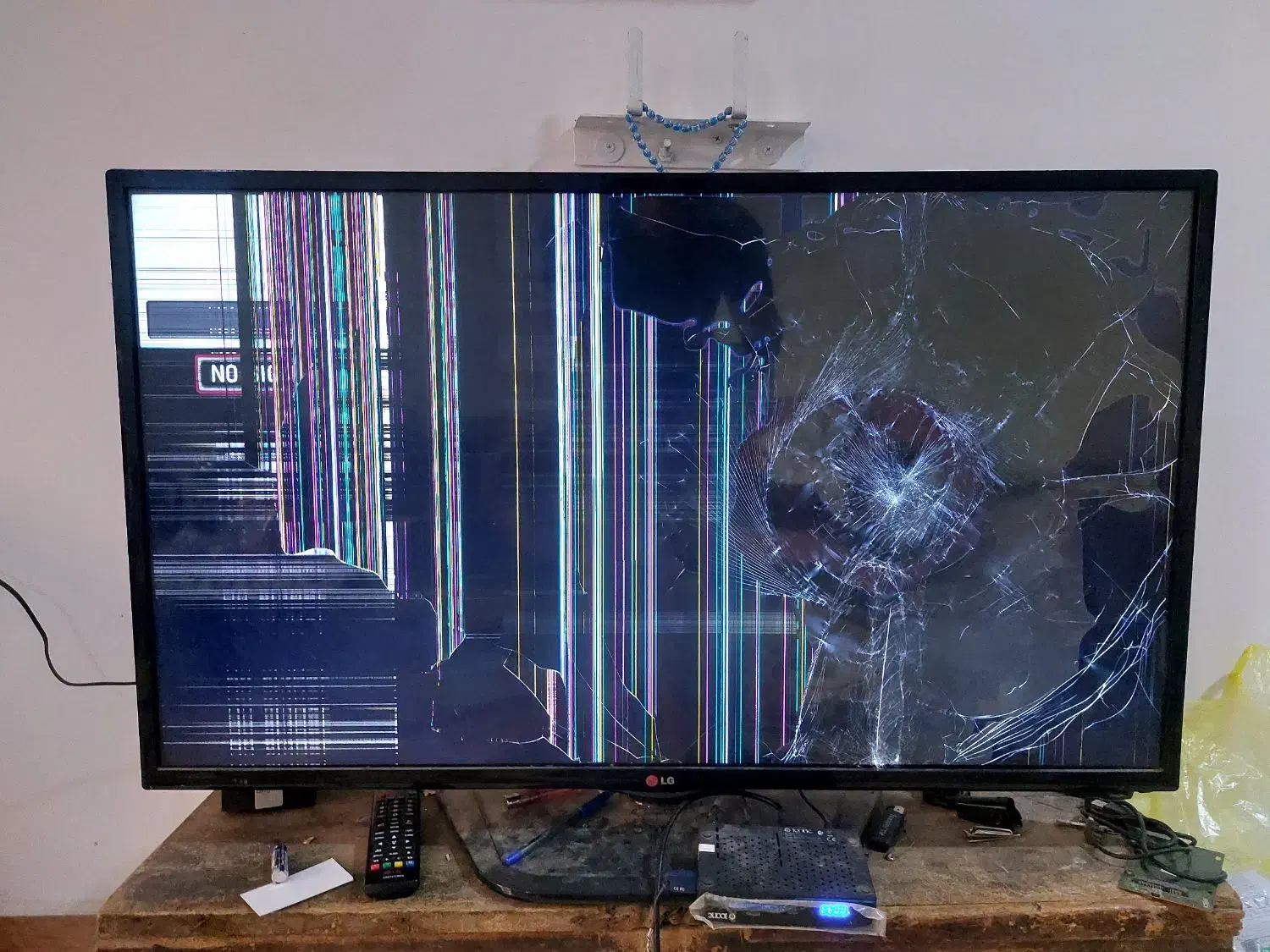 تلویزین ال جی صفحه شکسته|تلویزیون و پروژکتور|بندر ماهشهر, |دیوار