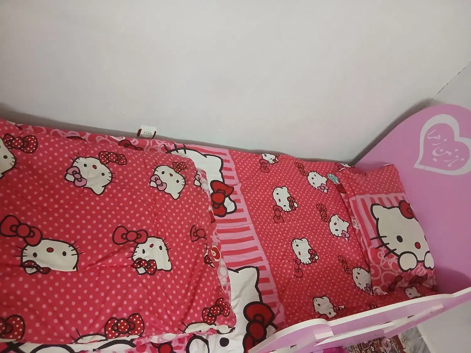 تخت کودک و نوجوان|تخت و سرویس خواب|شاهین‌شهر, شهرک هشت بهشت|دیوار