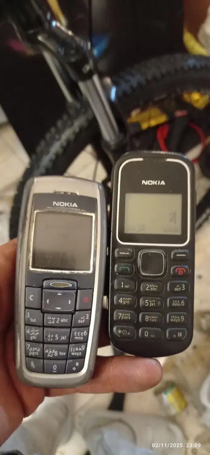 دوتا گوشی ساده نوکیا 1280 و اون یکی2600|موبایل|کرج, باغستان|دیوار