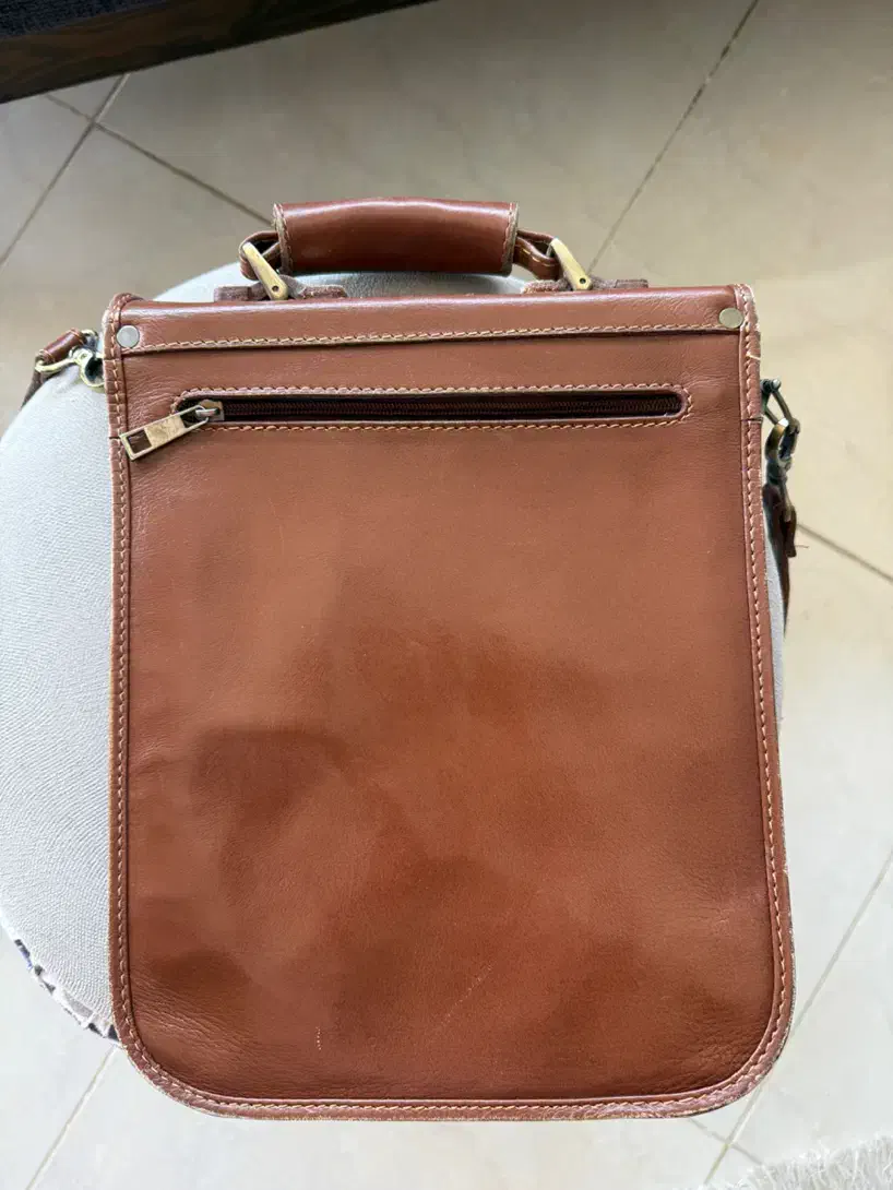 کیف چرم  اصل دست دور (چرم گاوی)|کیف، کفش، کمربند|اصفهان, آبشار|دیوار