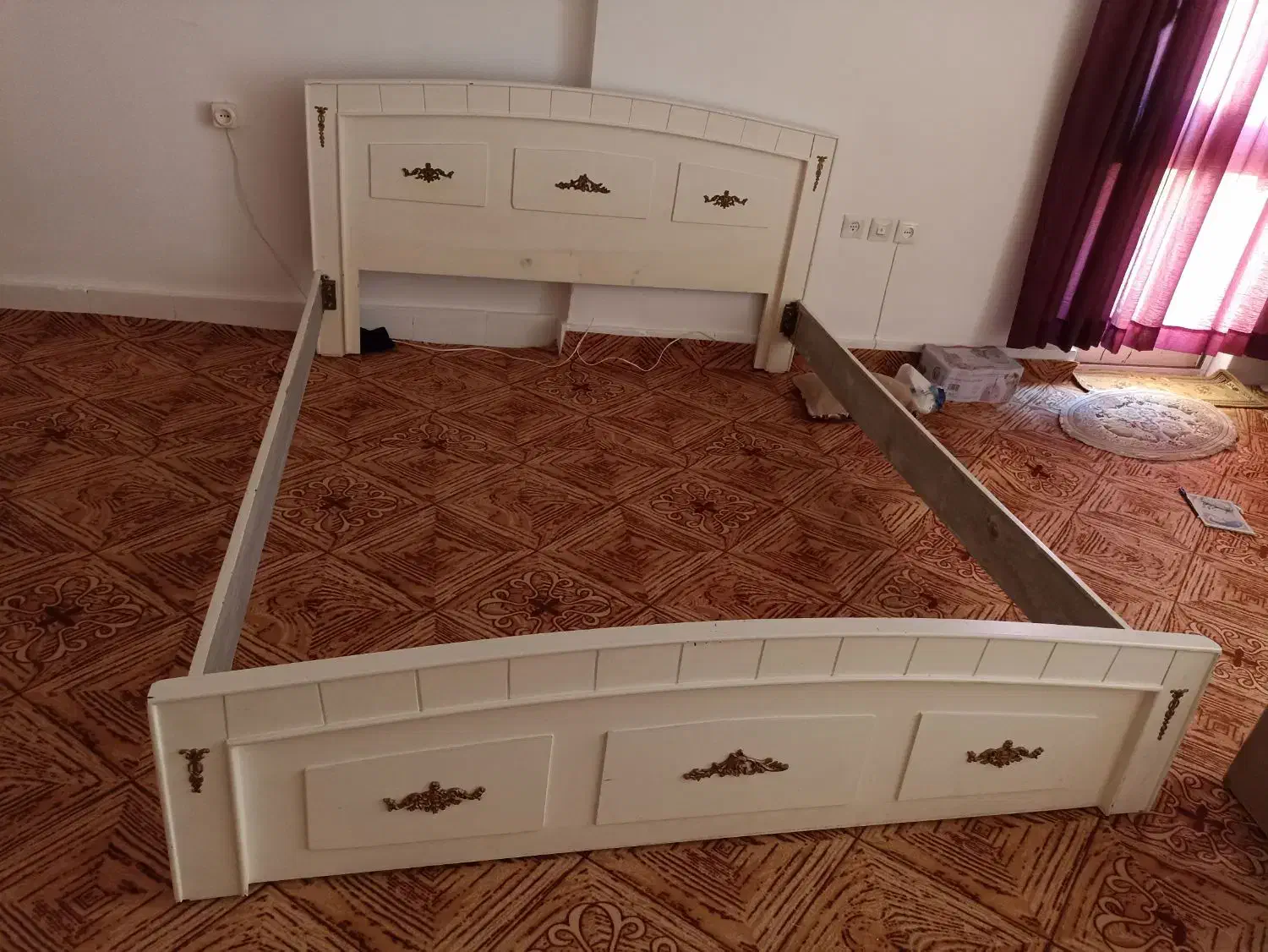 تخت خواب دونفره...گلدان|تخت و سرویس خواب|قروه, |دیوار