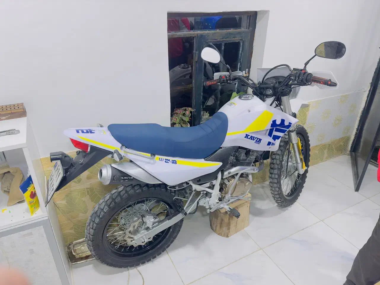 تریل t2|موتورسیکلت|شیراز, گل سرخ|دیوار