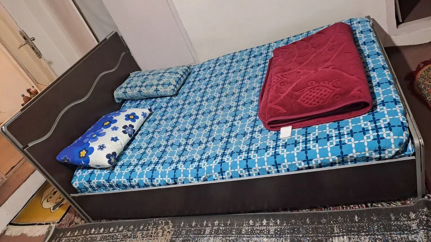 مبل،تلویزیون،تخت خواب ۲نفره با تشک،پخش صوتی|مبلمان خانگی و میز عسلی|رشت, گلباغ نماز|دیوار