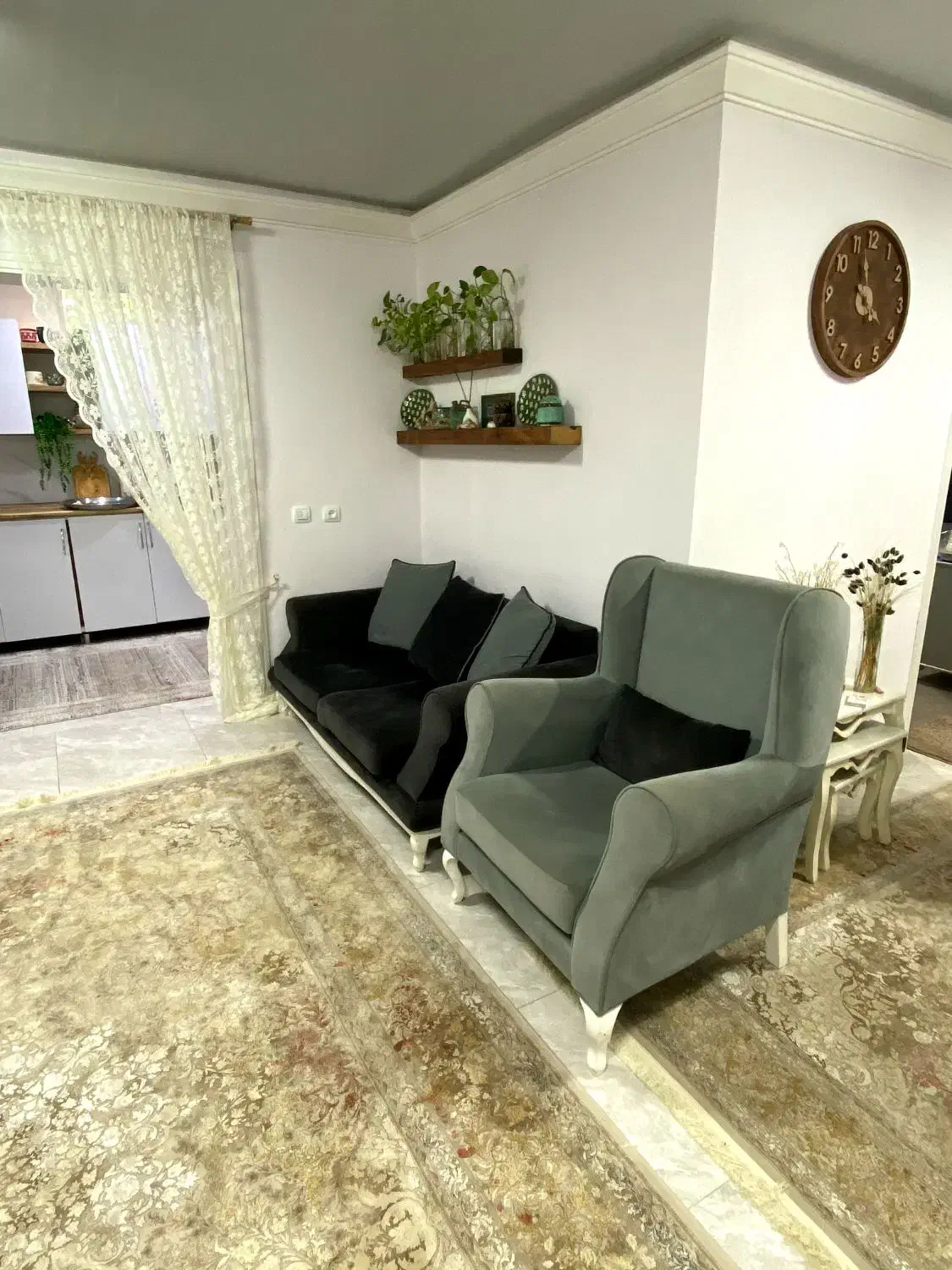 مبل ۷ نفره و میز عسلی|مبلمان خانگی و میز عسلی|رشت, نیروی دریایی|دیوار