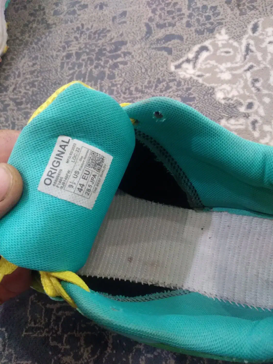 کتونی|کیف، کفش، کمربند|اشتهارد, |دیوار