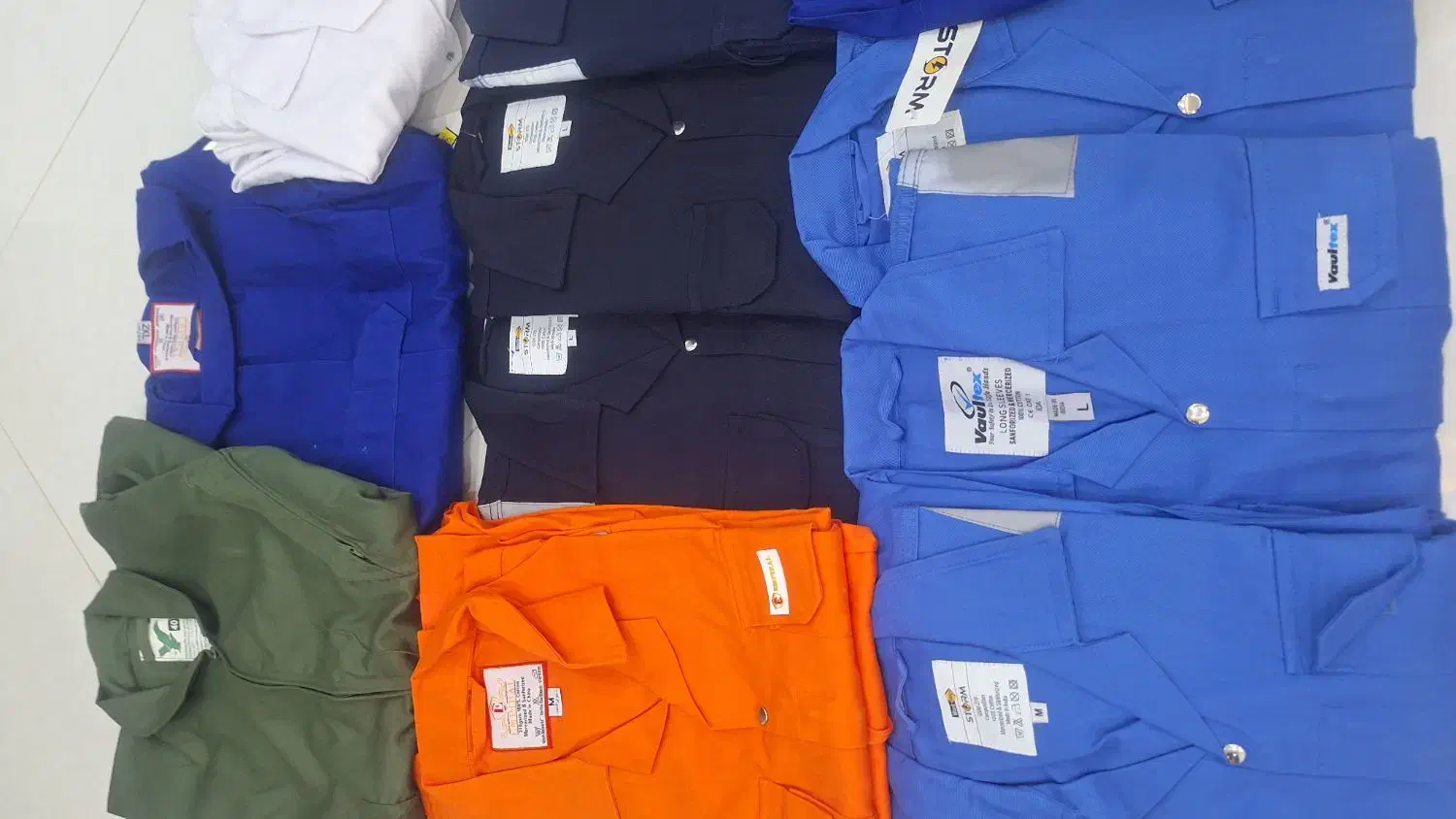 لباس کار یکسره|لباس|بندر انزلی, تختی|دیوار