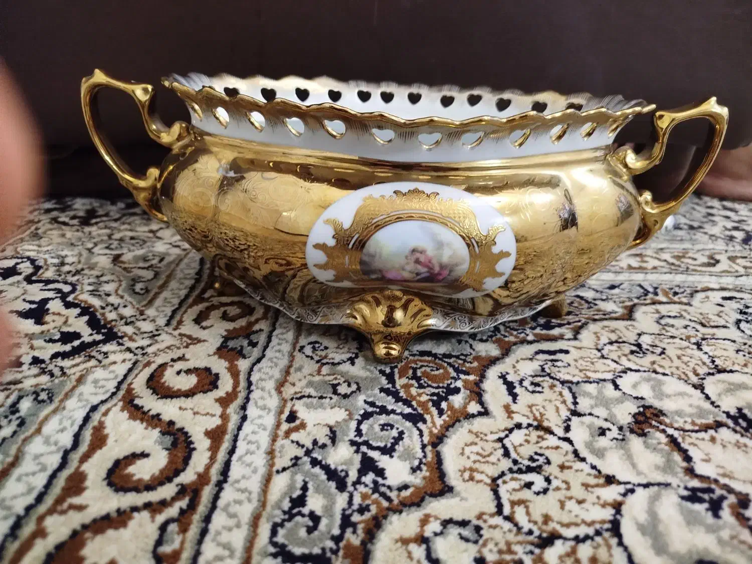 یک عدد ظرف چینی|ظروف سرو و پذیرایی|قم, آزادگان|دیوار