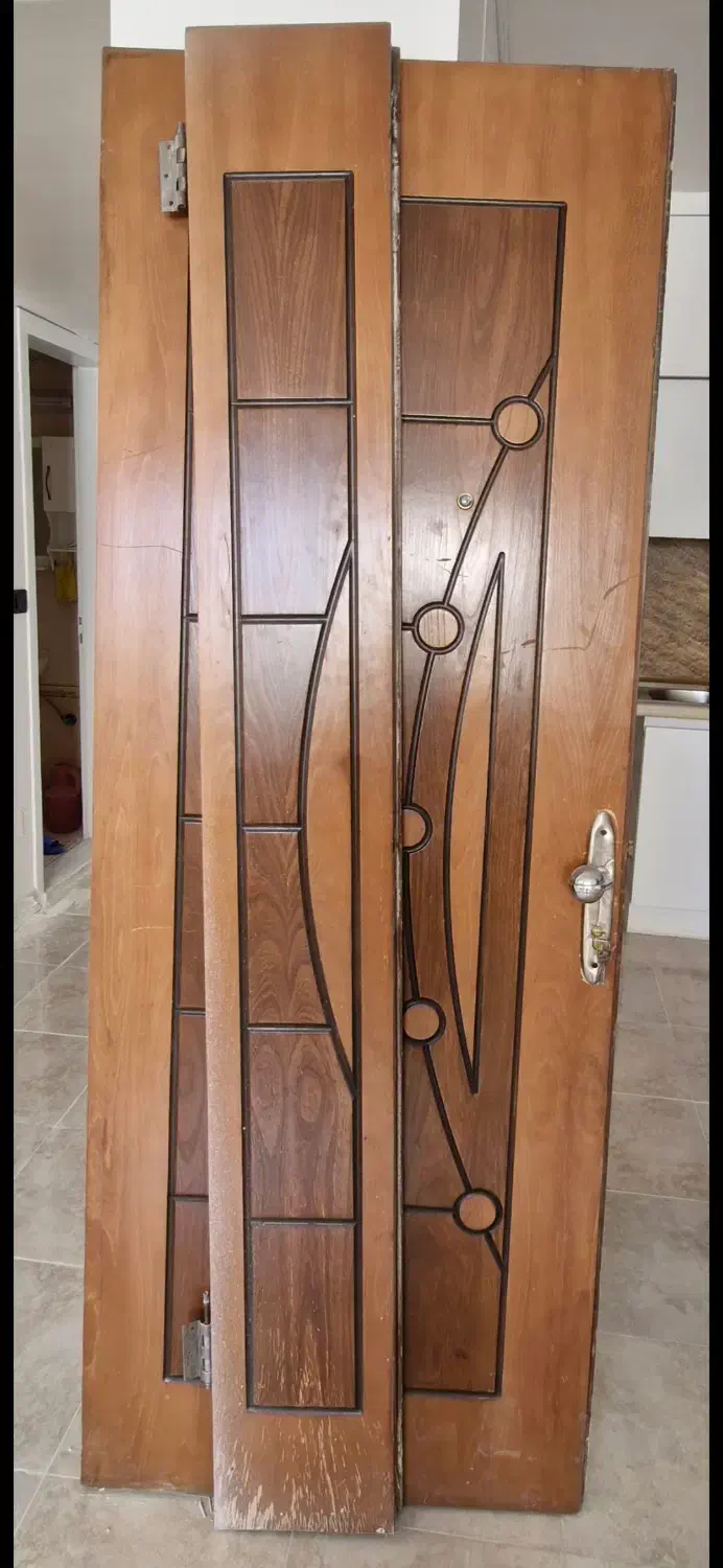 درب دو لنگه چوبی آپارتمان|مصالح و تجهیزات ساختمان|اصفهان, دستگرده|دیوار