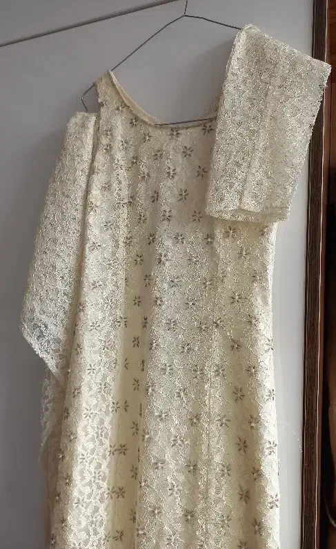 لباس مجلسی|لباس|مشهد, کشف|دیوار