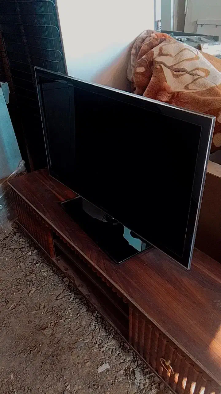 تلویزیون ال ی دی ۴۰اینج سامسونگ سمساری ارتش ۹|تلویزیون و پروژکتور|زابل, |دیوار