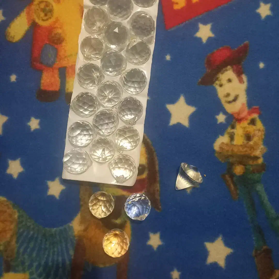 مقداری کریستال لوستر|لوستر و چراغ آویز|اهواز, کوی آغاجاری|دیوار