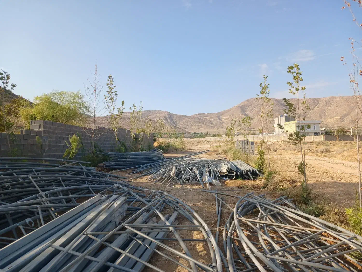 سازه گلخانه به مساحت1۷۵۰مترمربع بازشده ۱۱۰۰|مصالح و تجهیزات ساختمان|بیضا, |دیوار