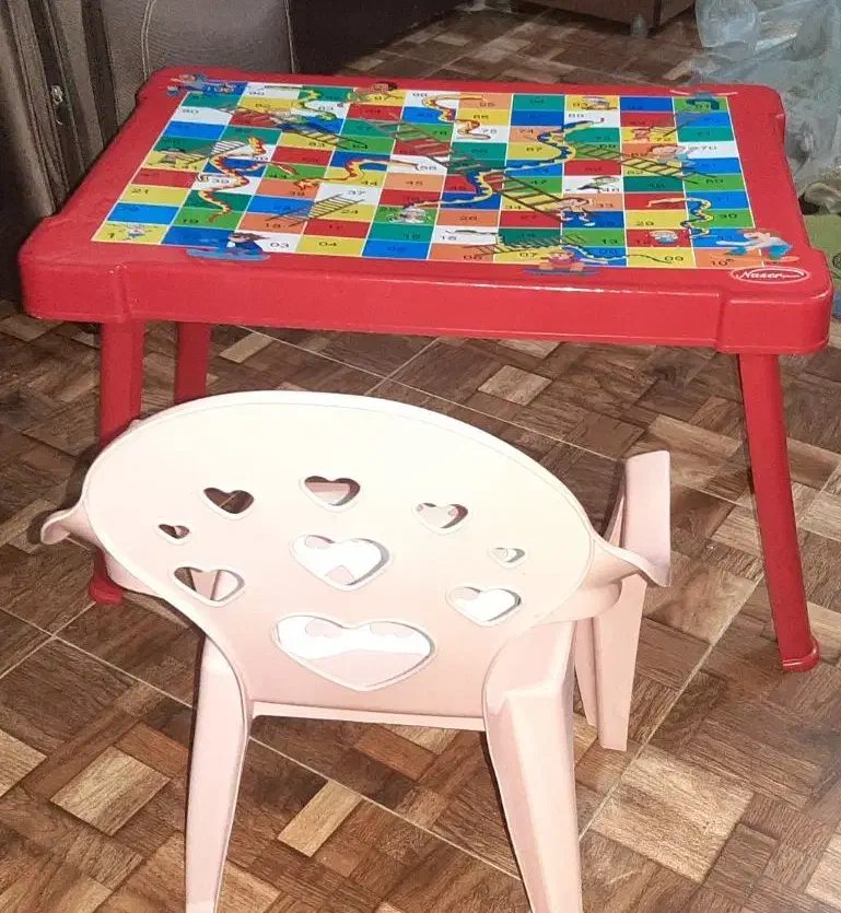 میز و صندلی|اسباب و اثاث بچه|رشت, تازه آباد|دیوار