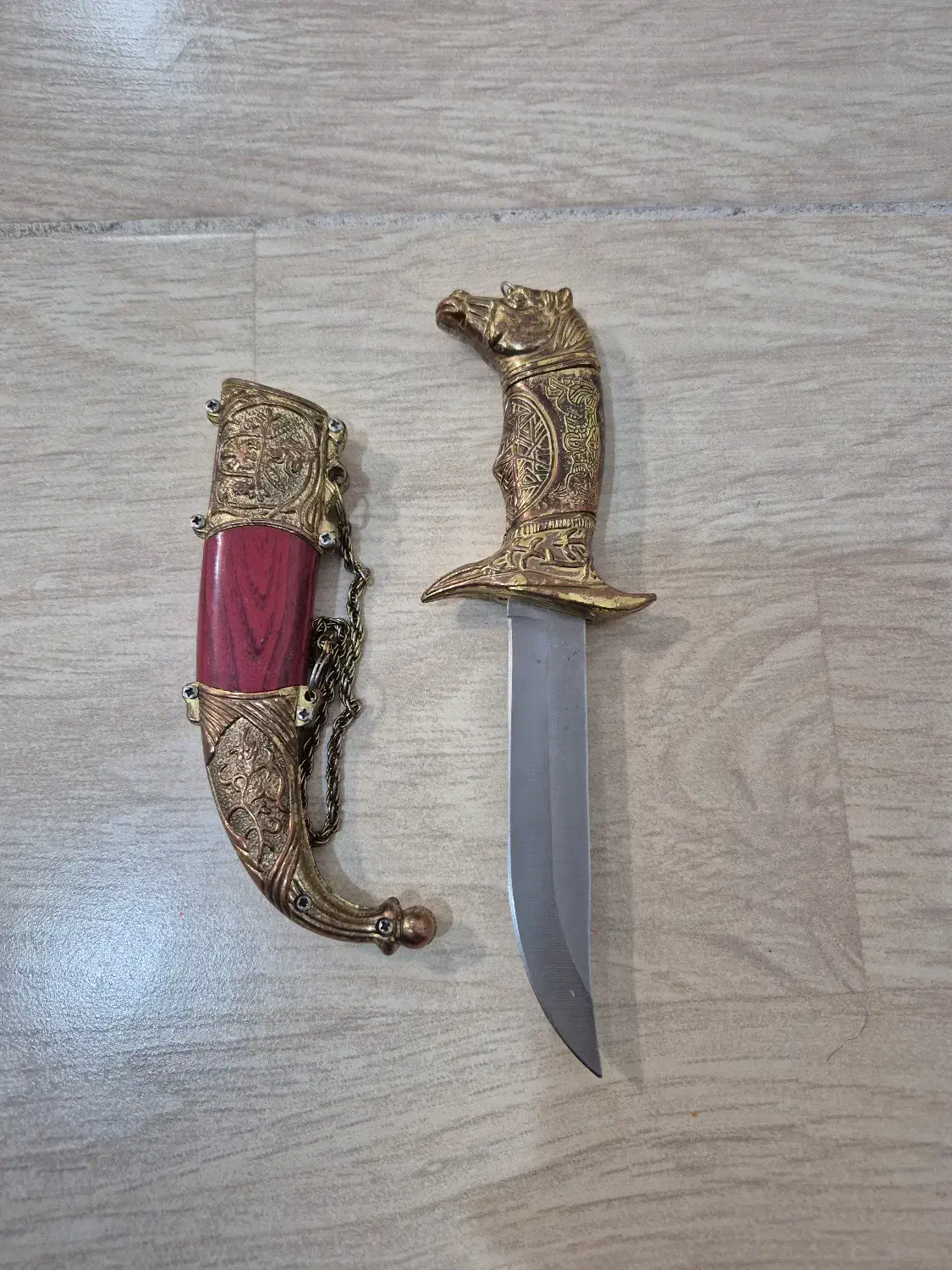 چاقو تزئینی|کلکسیون اشیاء عتیقه|ایلام, |دیوار