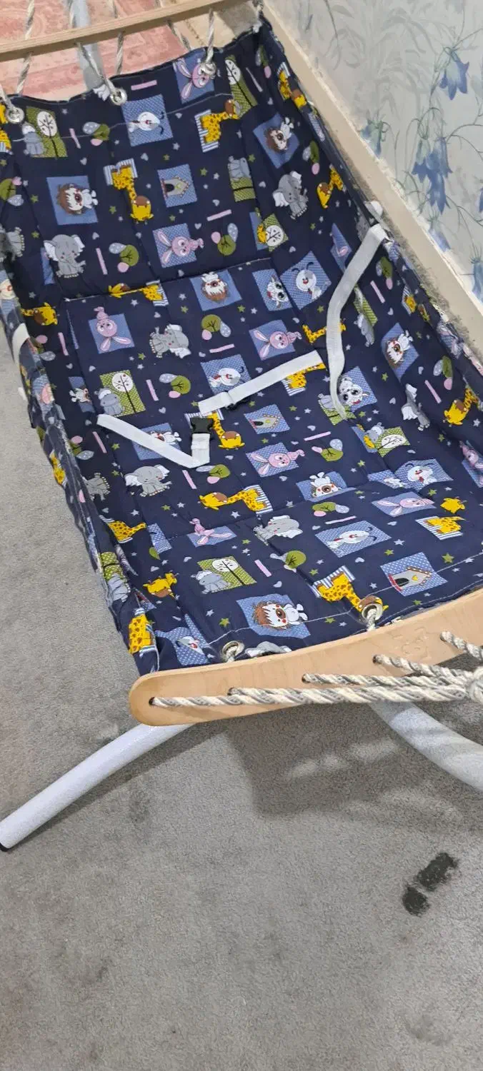 فروش گهواره بسیار تمیز|تخت و صندلی بچه|بندر ماهشهر, |دیوار