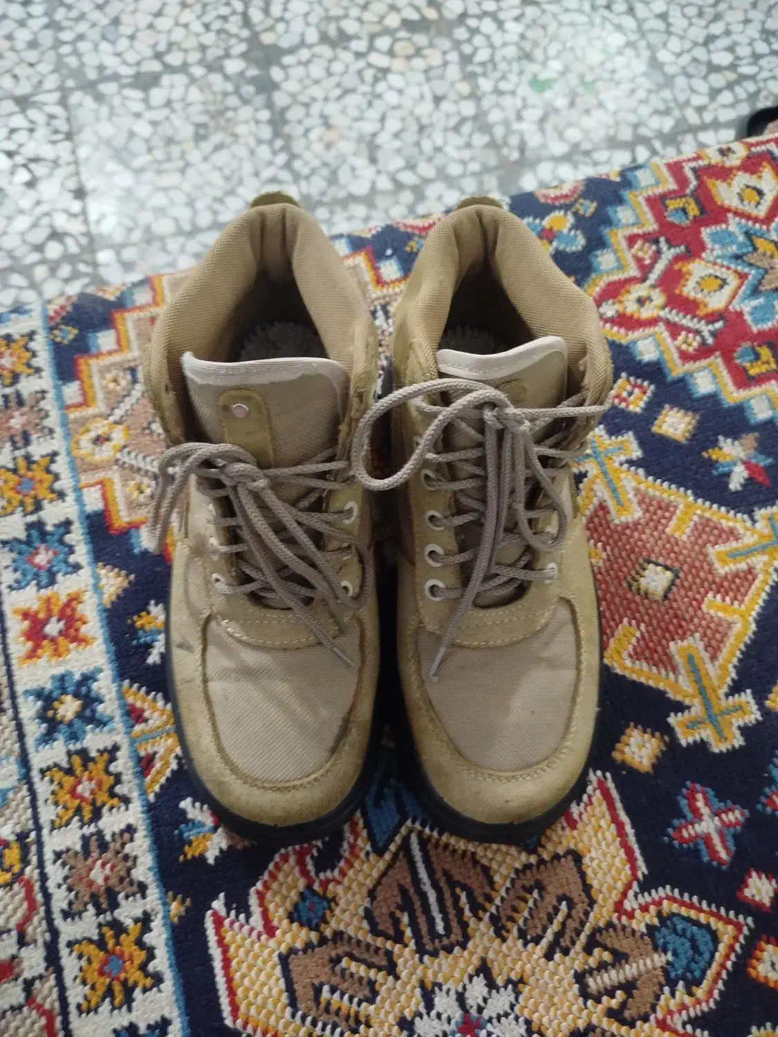 لوازم کوه نوردی کفش و وسایل دیگر|کیف، کفش، کمربند|آستانه اشرفیه, |دیوار