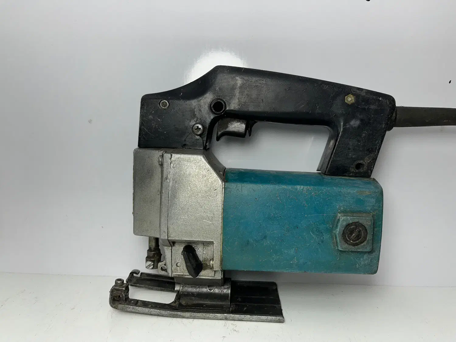 اره عمود بر|ابزارآلات|قم, قلعه کامکار|دیوار