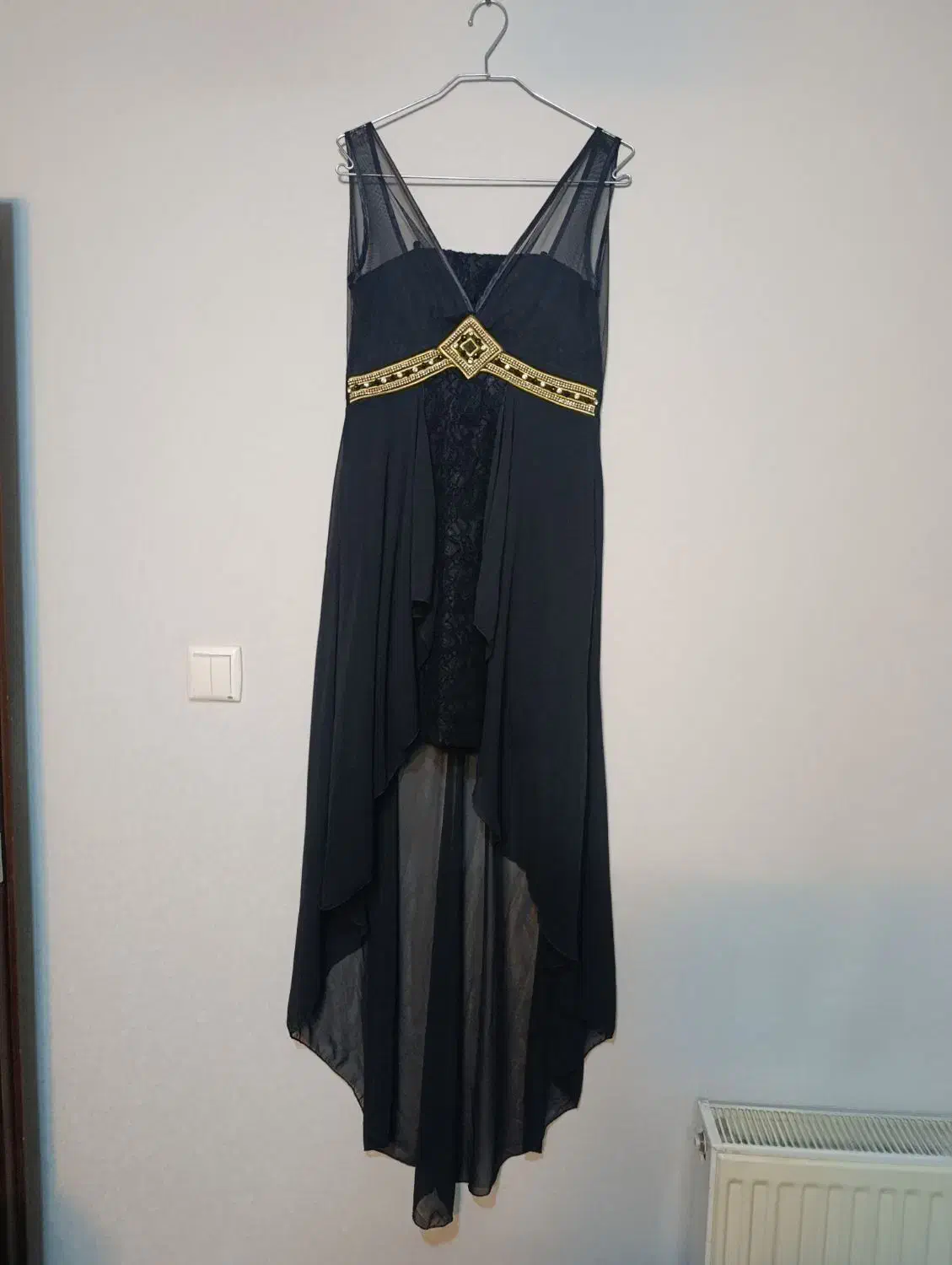 لباس مجلسی دکلته دو دامنه|لباس|قم, بنیاد|دیوار