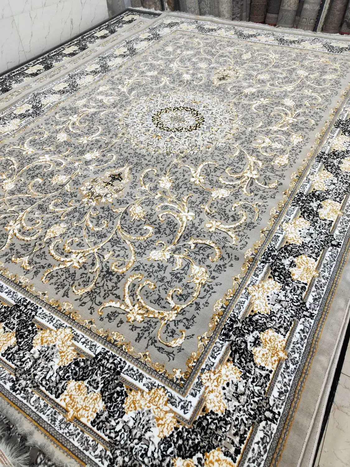 رنگ جدید جایگزین فرش کرم قدیم|فرش|اصفهان, کوجان|دیوار