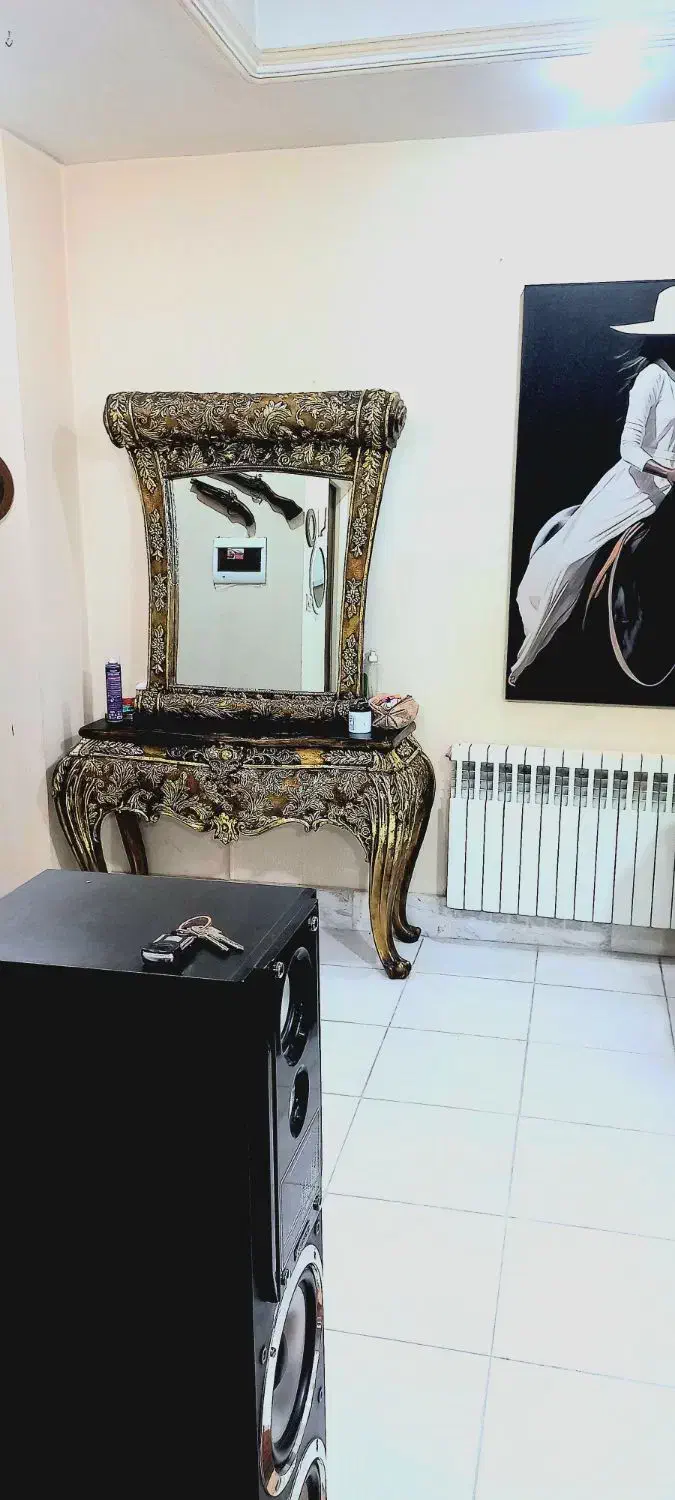 ایینه کنسول کار شده با ورق طلا المانی سفارشی|مبلمان خانگی و میز عسلی|قم, صفاشهر|دیوار