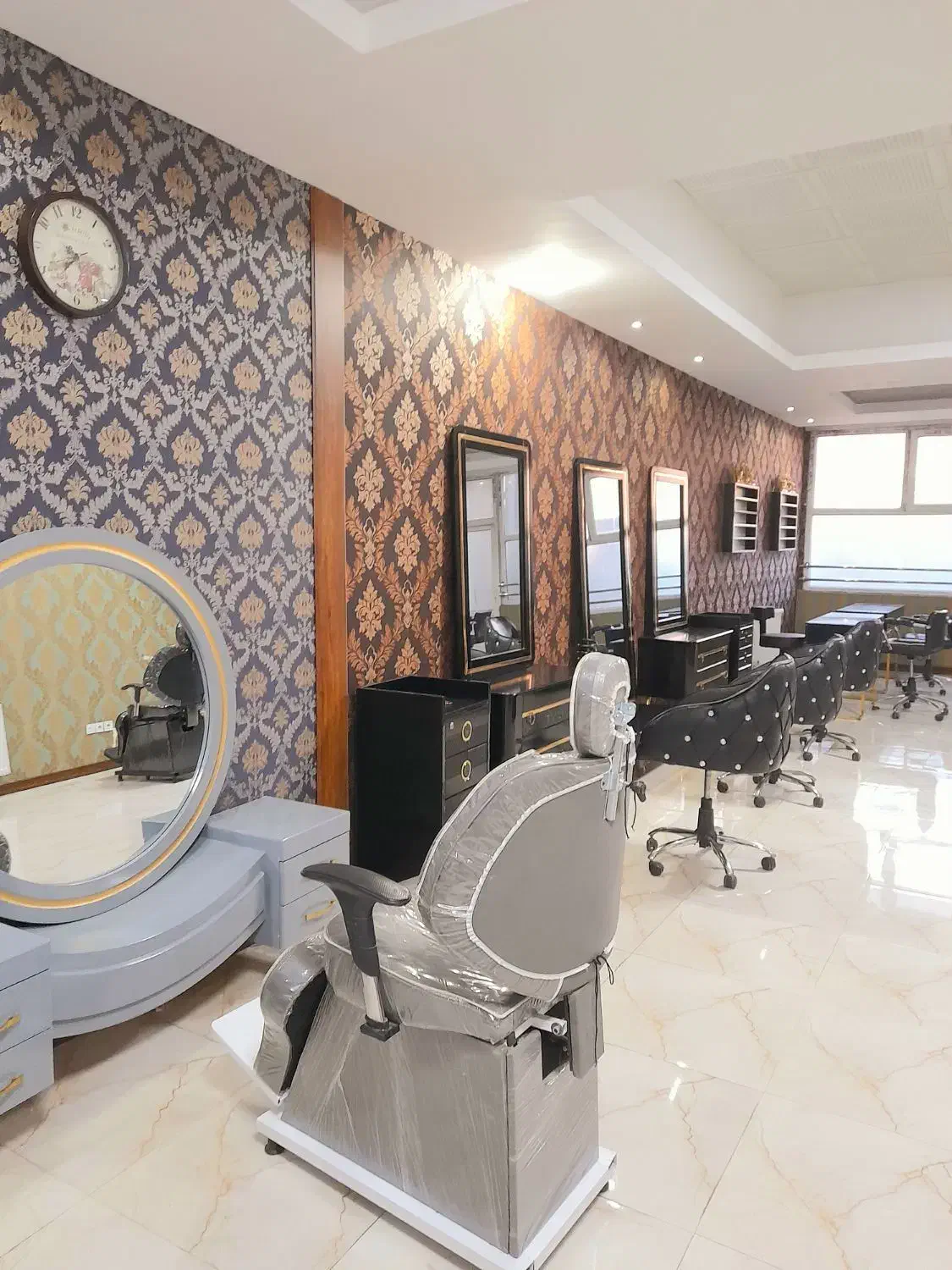 اجاره لاین های آرایشگاه(ناخن کار،مژه کار،رنگ لایت)|خدمات آرایشگری و زیبایی|کرج, گوهردشت|دیوار