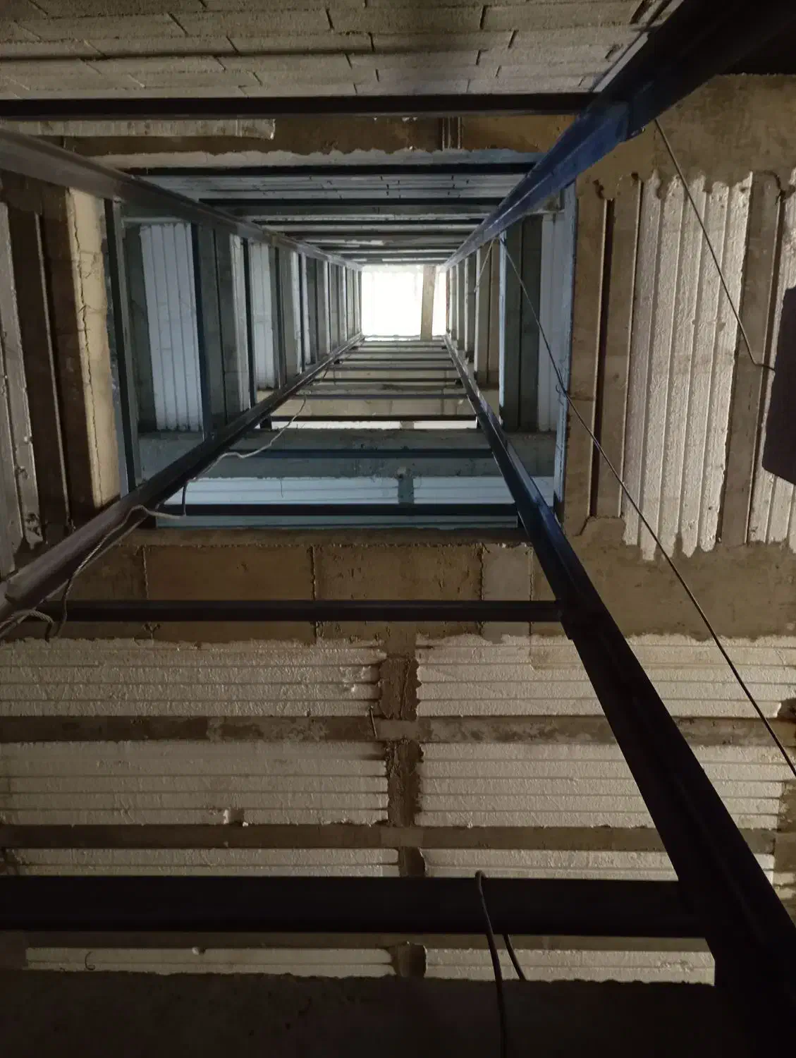 نصاب آهنکشی وریل آسانسور|خدمات پیشه و مهارت|هشتگرد, شهرک ایران خودرو|دیوار