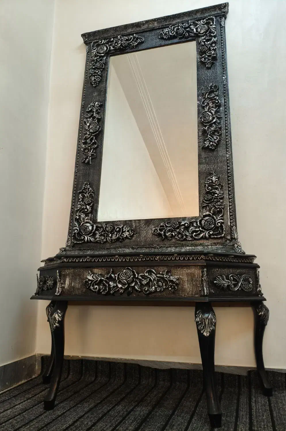 یک عدد آینه و میز چوبی|بوفه، ویترین، کنسول|بهبهان, |دیوار