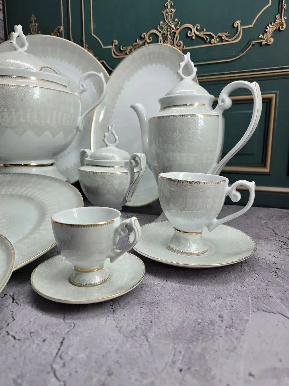 چینی لورین طرح طلاکوب|ظروف سرو و پذیرایی|قم, هفت تیر|دیوار