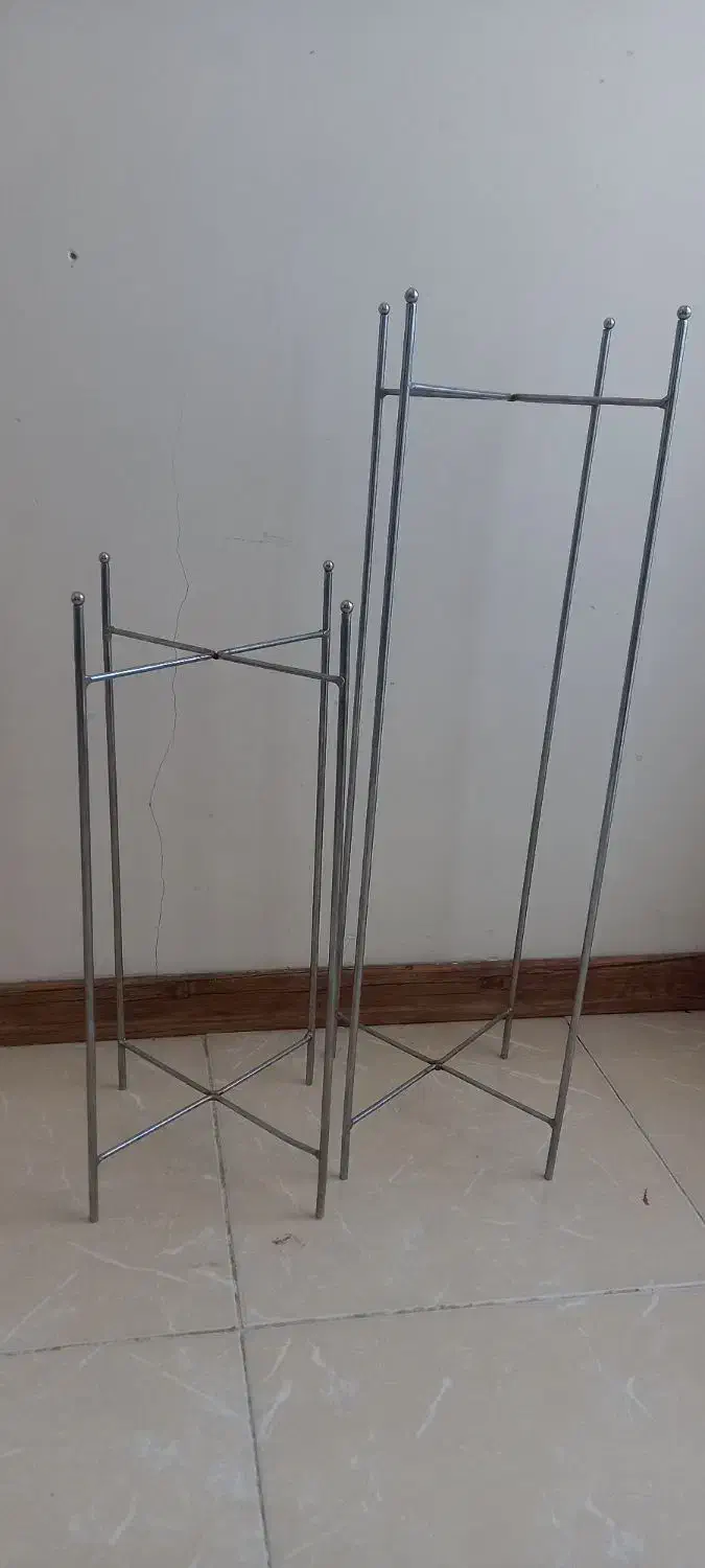 پایه گلدان فلزی نقره ای|گل و گیاه طبیعی|فولادشهر, مسکن مهر فولادشهر|دیوار