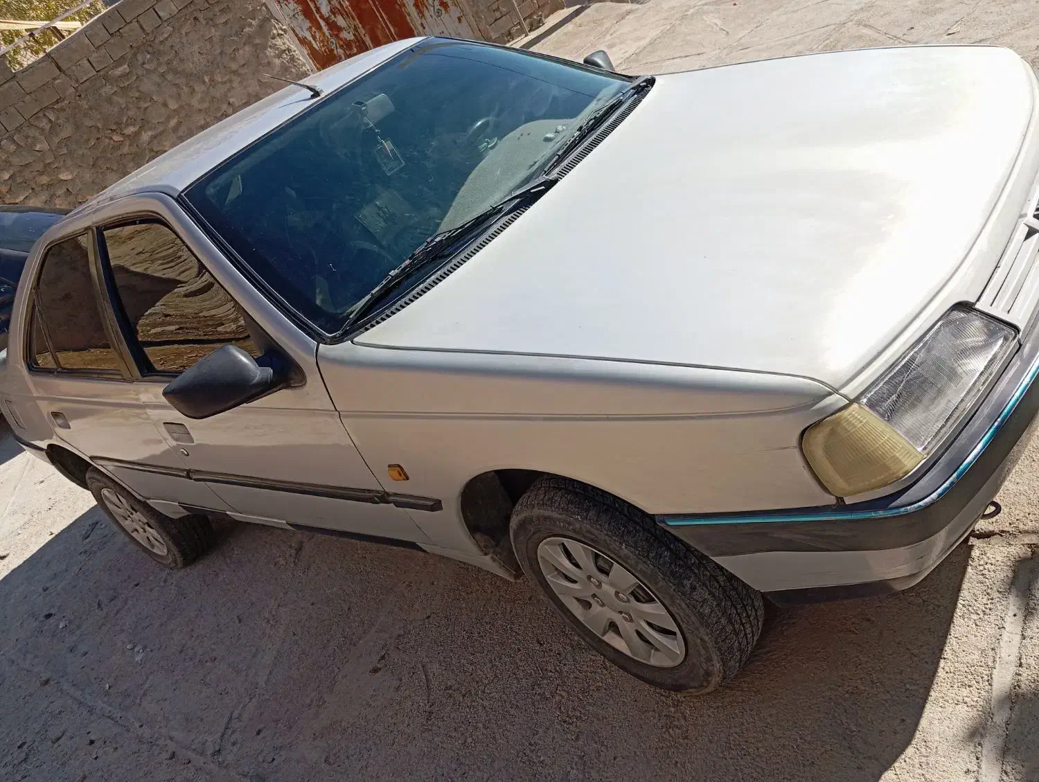 پژو ۴۰۵ نقره ای دوررنگ موتور سالم گیربکس سالم|خودرو سواری و وانت|دالاهو, |دیوار