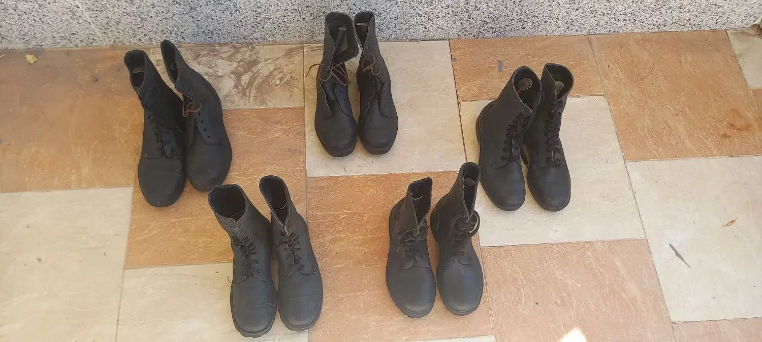 پوتین|کیف، کفش، کمربند|کوهپایه, |دیوار