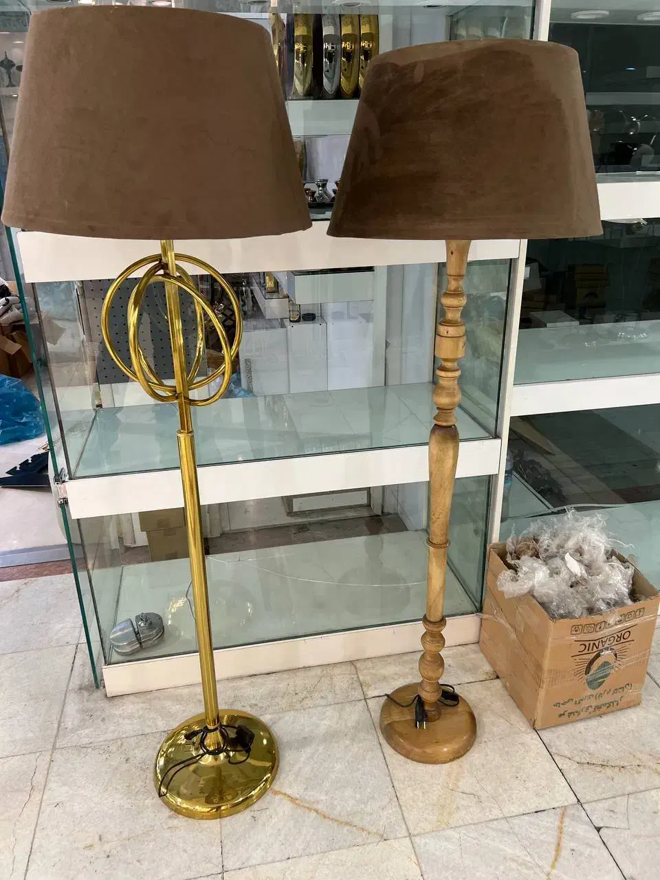 آباژور کنار سالنی و رومیزی|چراغ خواب و آباژور|مهاباد (آذربایجان غربی), |دیوار