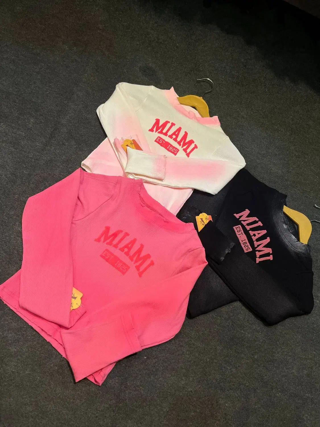 کراپ خارجی|لباس|کاشان, بازار کاشان|دیوار