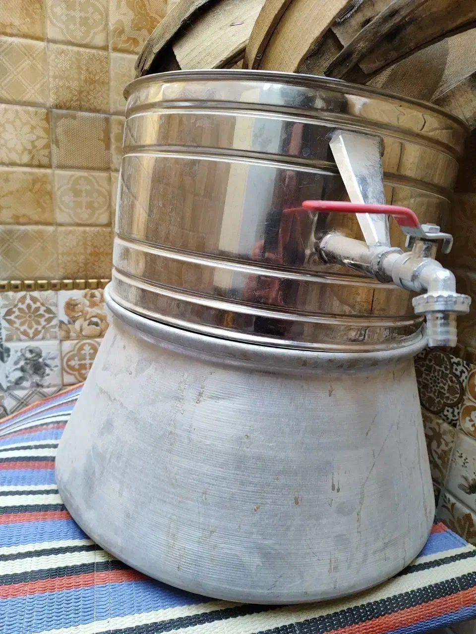 دیگ نچه|ظروف پختوپز|بم, |دیوار