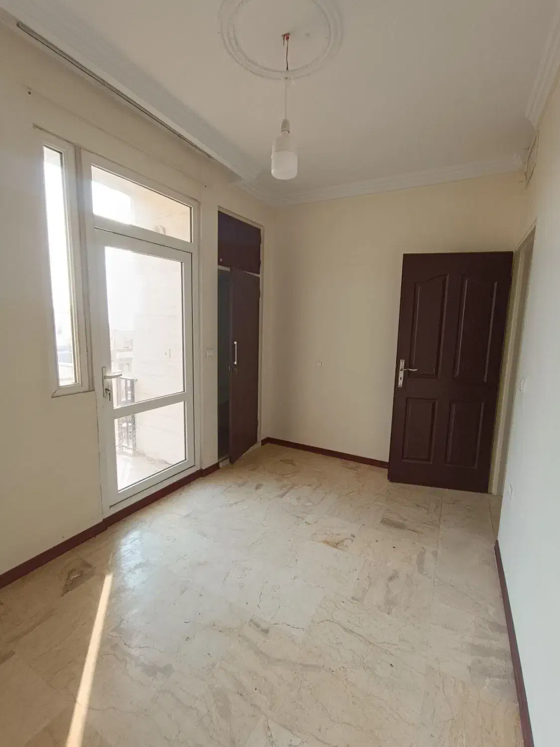 135متر 3 خواب تک واحدی سعادت آباد