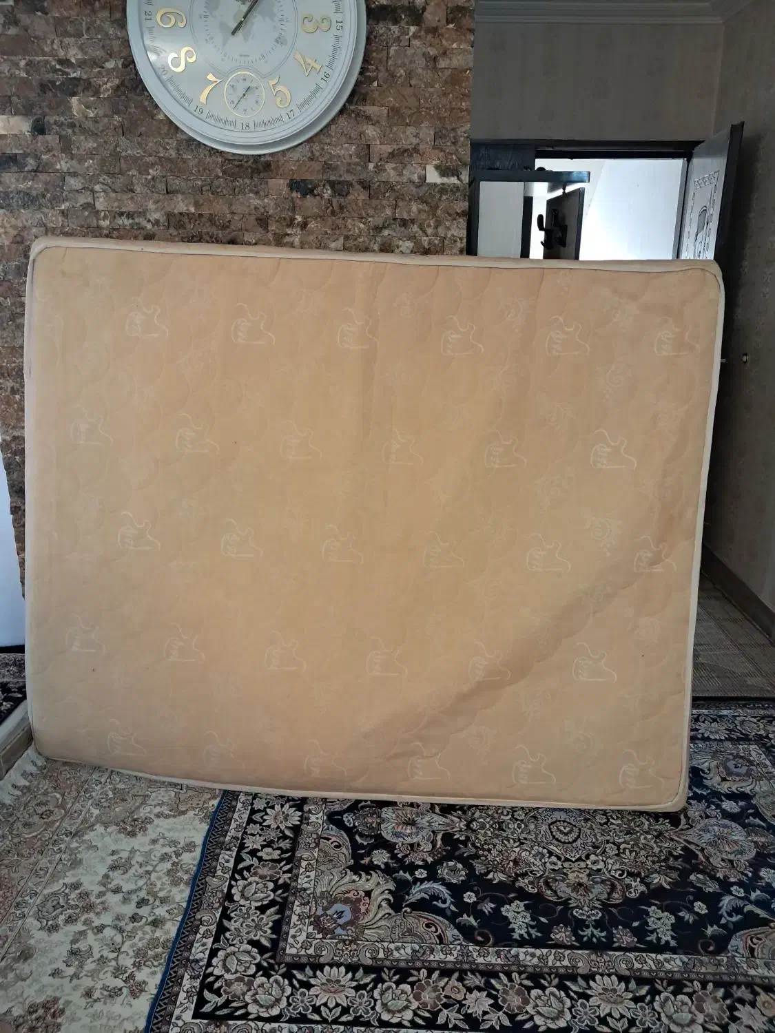 تشک کار کرده|تشک تختخواب|باغستان, |دیوار