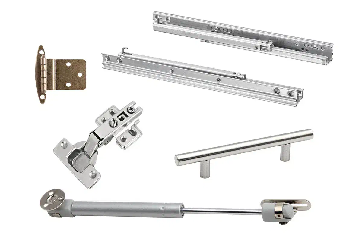 نصب وتعمیرات و خرده کاری کابینت و کمد دیواری|خدمات پیشه و مهارت|یزد, |دیوار