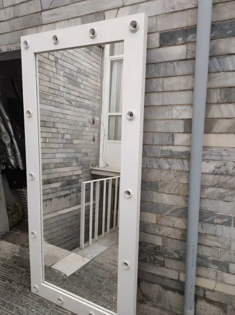 اینه قدی سالنی تعداد لامپ خور 14عدد|آینه|تهران, سلیمانی|دیوار